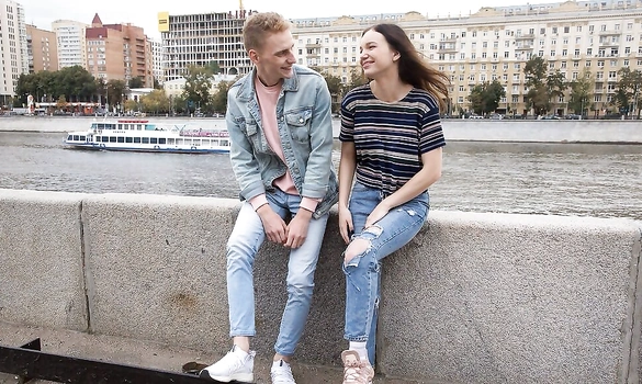 Студентка из Питера поехала домой к другу чтобы потрахаться