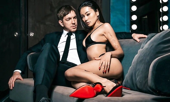 Леха Маетный налаживает отношения с сексуальной соседкой, обнуляя все предыдущие романы