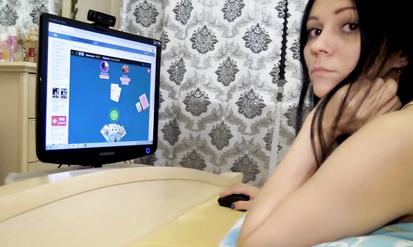 Зрелая мамка взяла в рот и дала в попу, вместо игры в карты