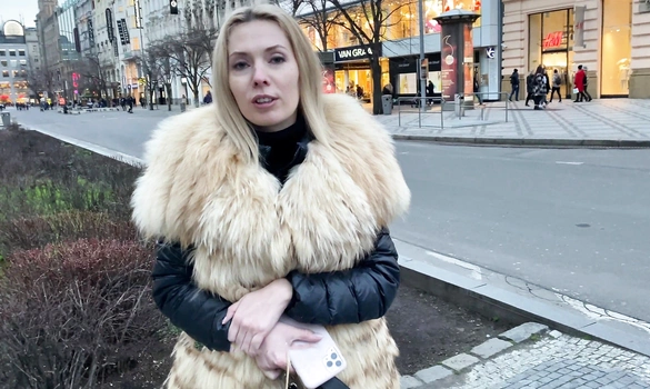 Русская мамка оказалась в Праге и дала первому встречному