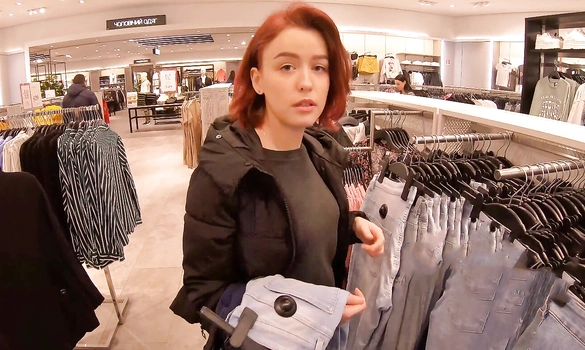 Привел девушку на шопинг, и получил за это минет в примерочной