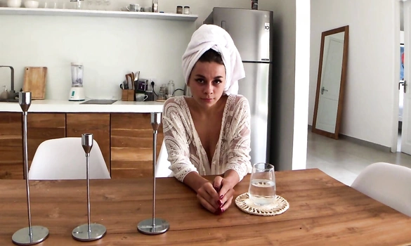 Спалил и трахнул молодую маму друга, пока его небыло дома