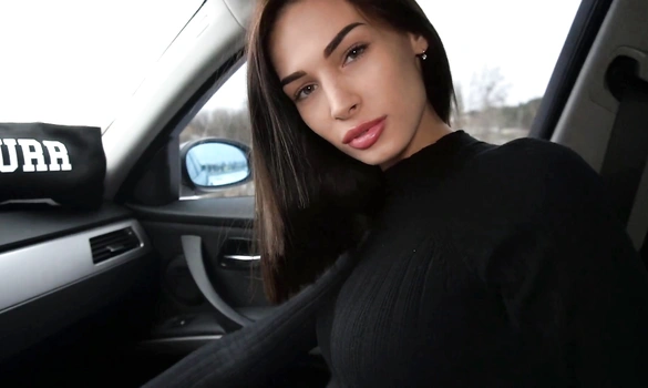 Катает на БМВ русскую красотку и получает сочный минет с окончанием в ротик