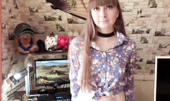 Спалил сестру когда она крала не свои вещи и дал в рот за молчание