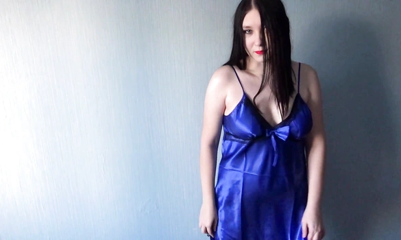 Развратный наряд сводной сестры-шлюхи заставил брата думать только о сексе!