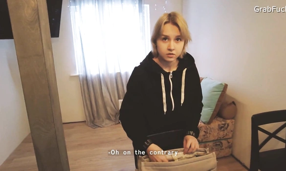 Вызвал парихмахершу на дом, а она подстригла без одежды