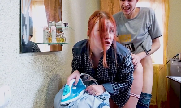 Отодрал женушку за то, что хреново погладила ему рубашку