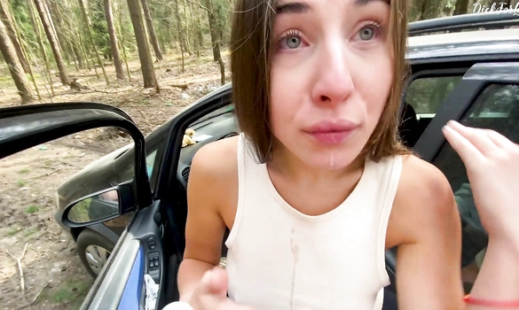 Приехал с подругой в лес - на природу, чтобы сделала глубокий минет со спермой в рот!