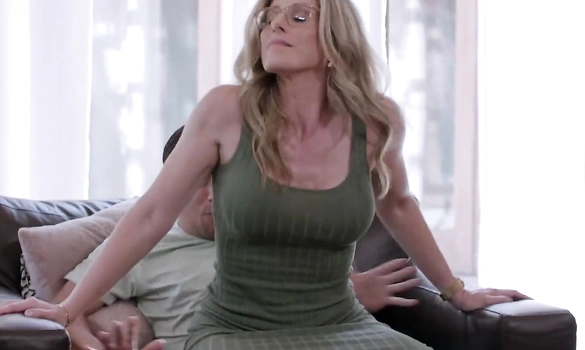 Зрелая мамка захотела секса и получила его