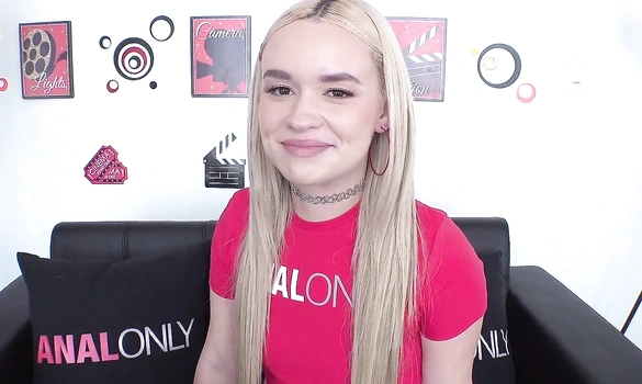 Пришла на кастинг с волосатой киской - порно крупным планом!