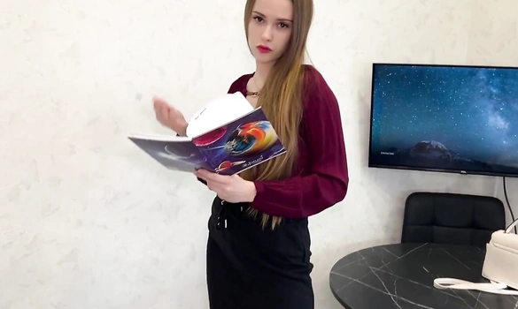 Показала свое мастерство по минету