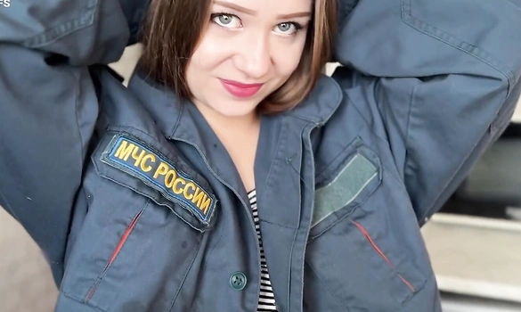 Отблагодарила рабочего мужика сексом