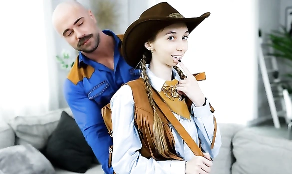 Молодая наездница любит скачки на члене