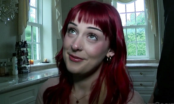 Рыжая красотка получает наслаждение с большим членом