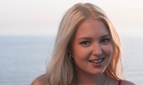 Очень красивый секс с пышной блондинкой в уютной атмосфере