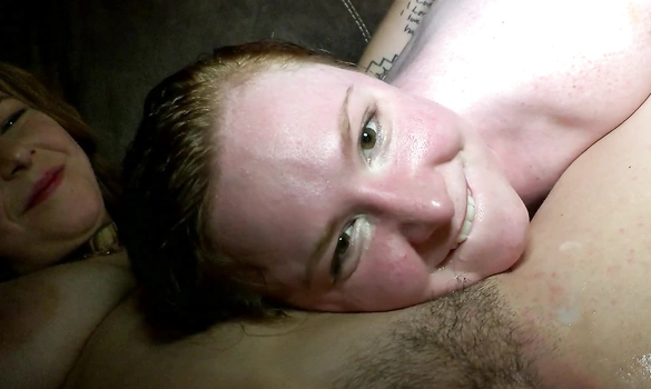 Пригласили пышных соседок на групповой секс